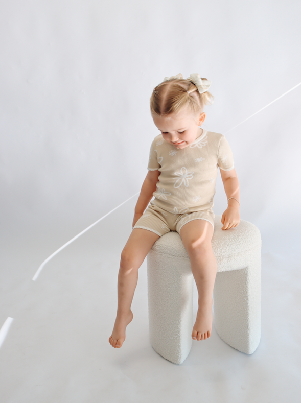 RIBBED TEE | GIA (LATTE)